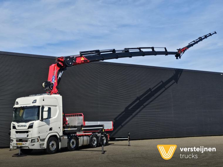 Scania R590 V8 8x2 / HMF 9520 - JIB - WINCH / TRACTOR